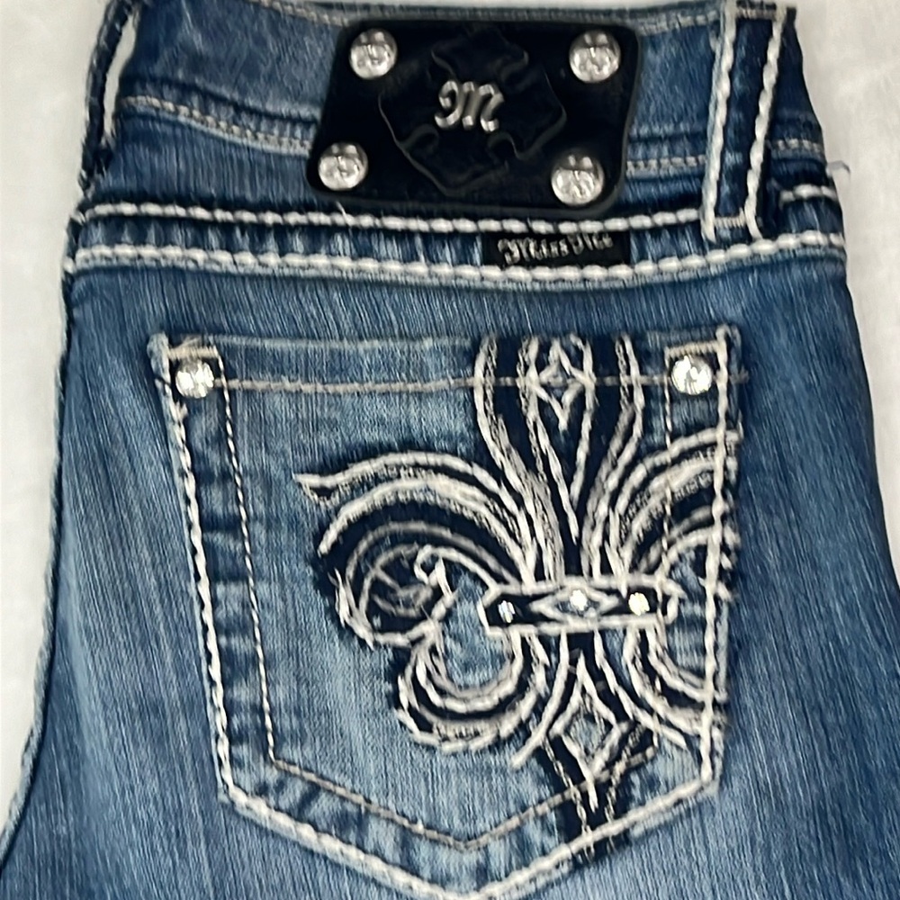 Miss Me Capri's size 28
